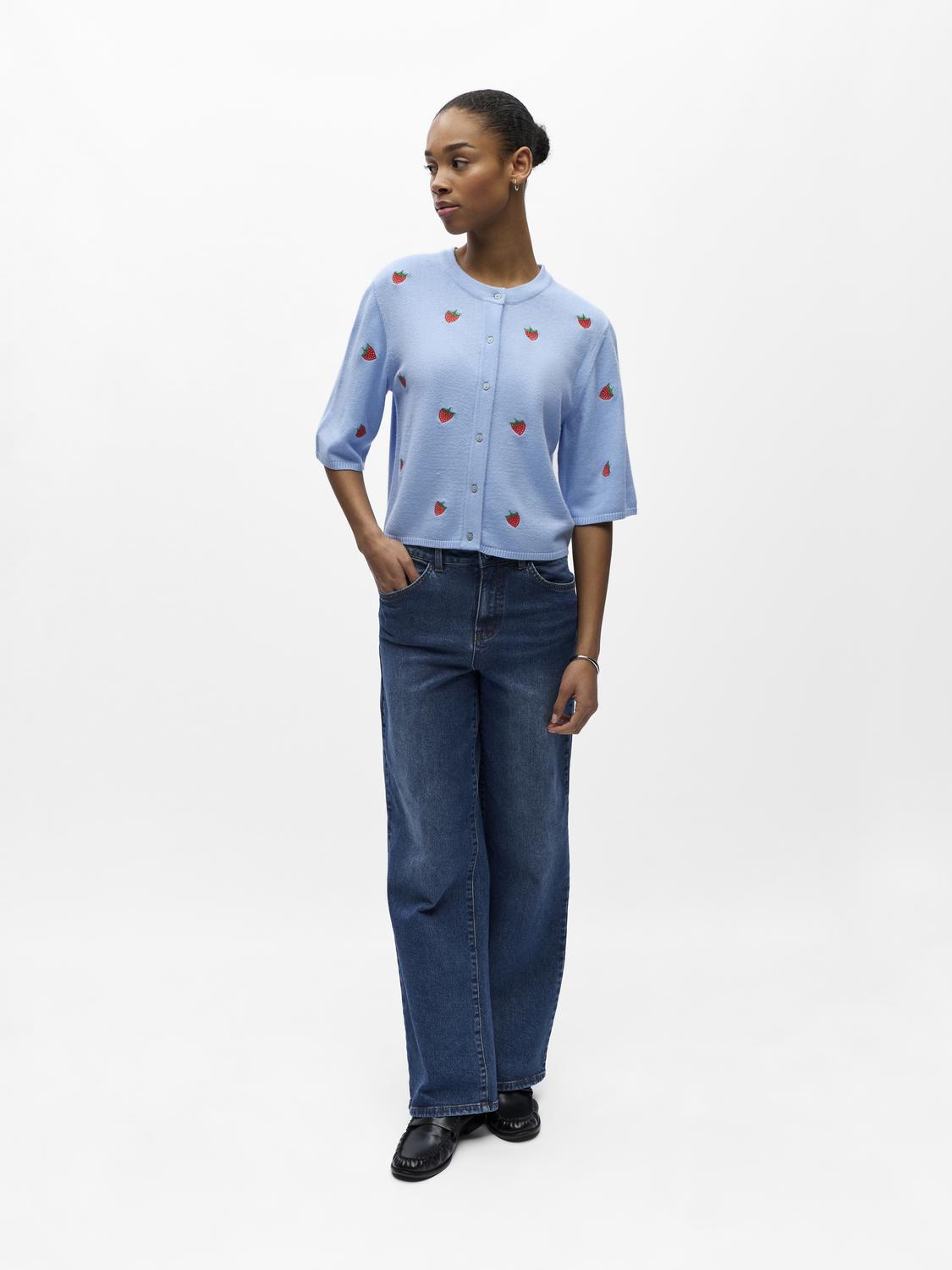 model_shot-front_full
